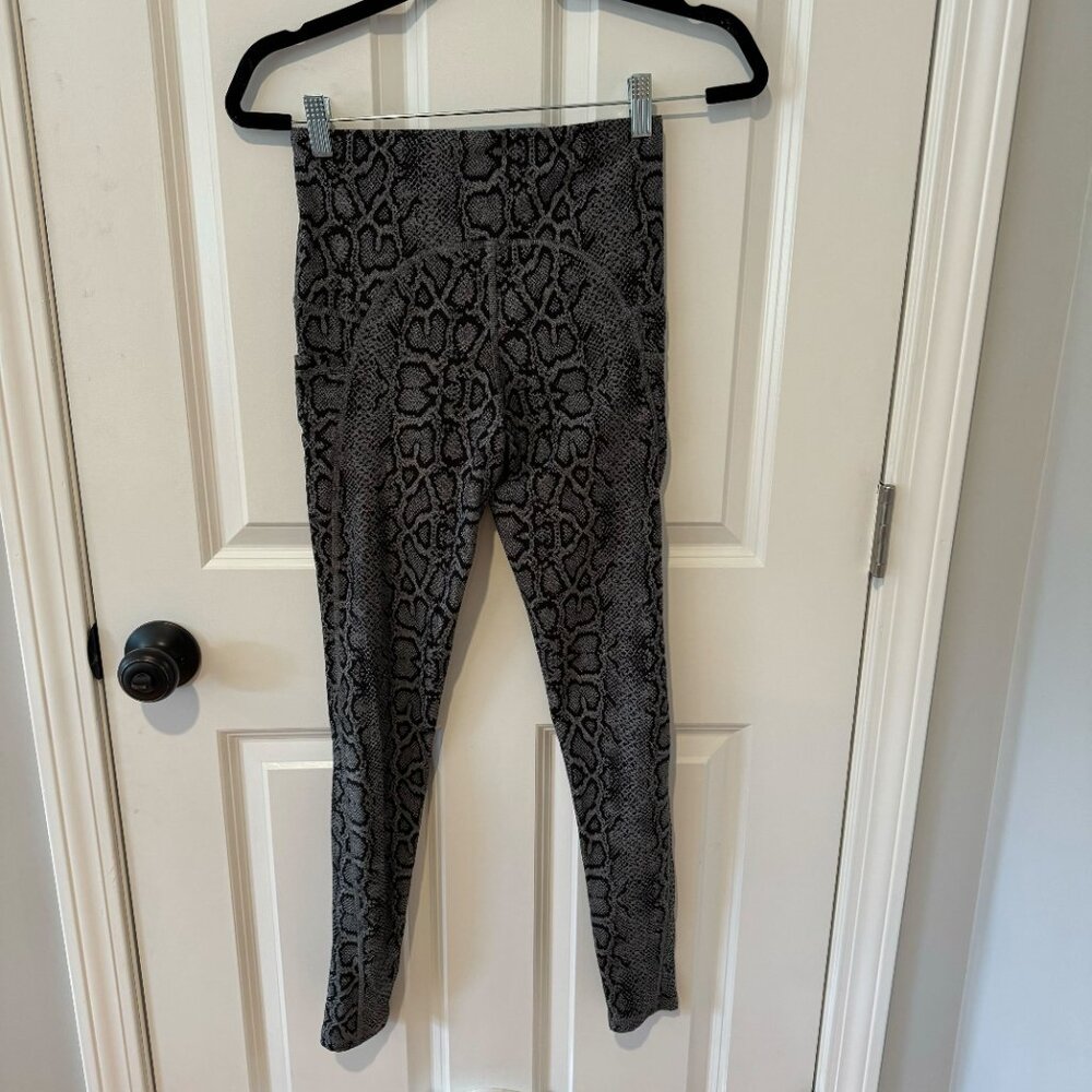 Champion‎ Black and Grey Snakeskin Printed Leggings - Size Small - Picture 5 of 6